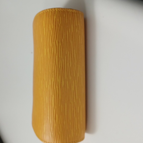 Louis Vutton Epi Dauphine Leather Cosmetic Pouch Bag ๐๐๐ฅ - Picture 5 of 9